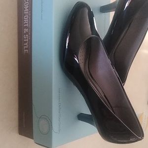 Life Stride comfort black pumps